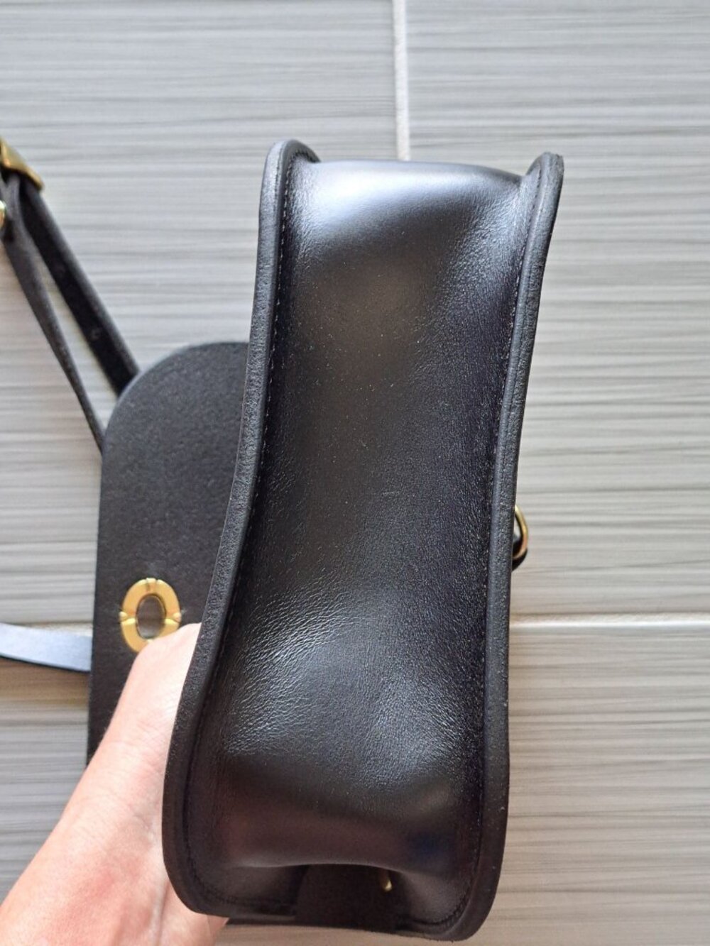 Howl + Hide Alice Crossbody Bag 2-In-1 Full Grain Leather Brass Black 8"x6"x3" - Picture 11 of 16